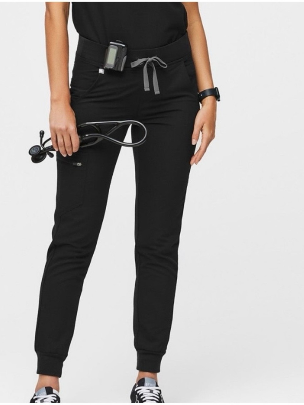 Figs Women’s Zamora Black Jogger Scrub Pants. Size S/P